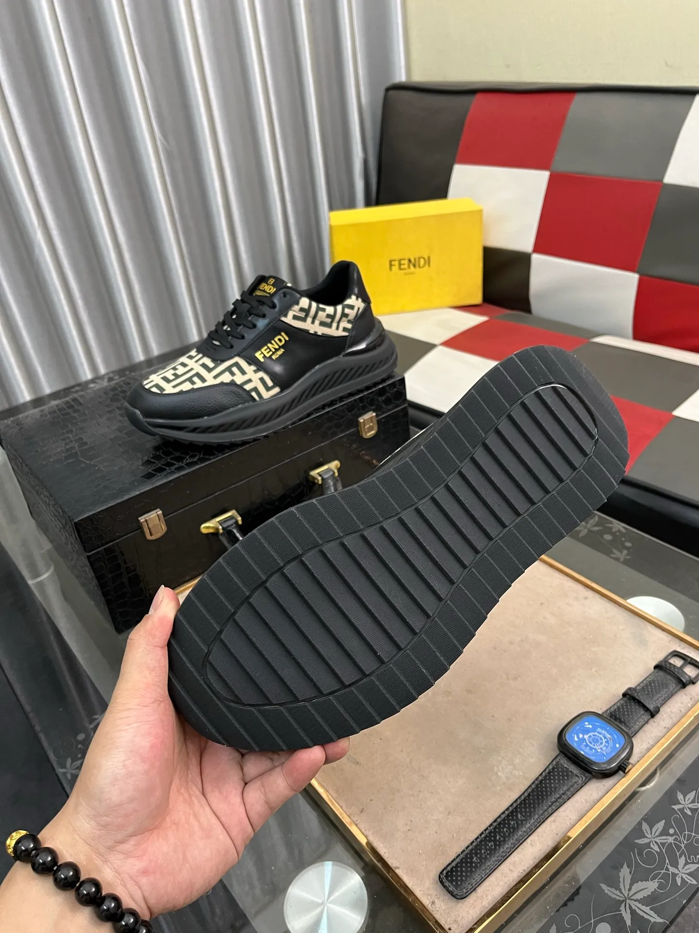 Men's Men's Shoes💰458⌚️⌚️[Fendi] Fendi's latest casual shoes for men! Available at counters simultaneously! Made entirely of imported top-grain calfskin, the interior is made of top-grain water-dyed cowhide, and the original factory-supplied rubber outsole. Leading new fashion concepts. Matching code: 38-444️⃣Colors available